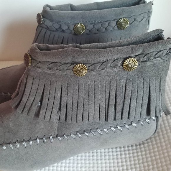 Gray Fringe Boot Mocasin - Picture 3 of 8
